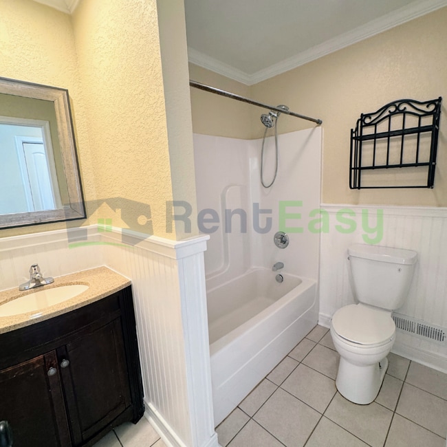 Building Photo - 949 Redwood Cir