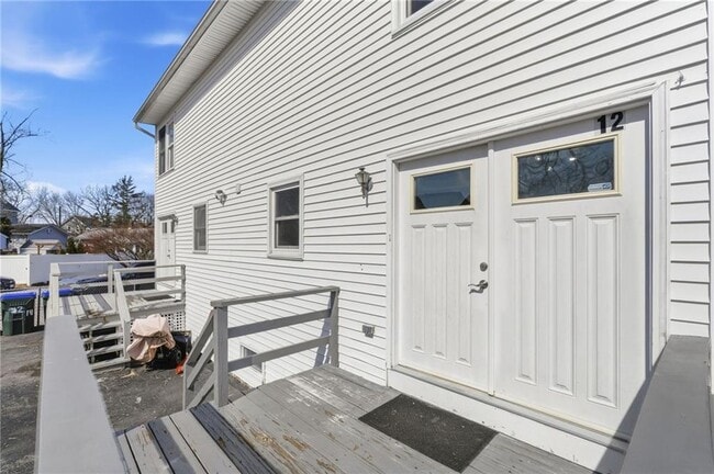 Building Photo - 10 Henry St