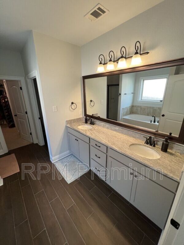 Building Photo - 14401 Sterling Oaks Dr