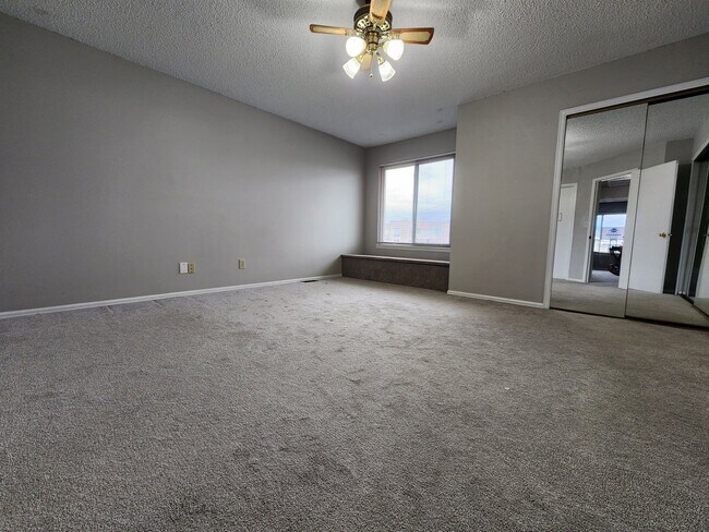 Building Photo - 2 bedroom westside - Rockrimmon