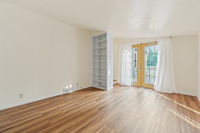 Building Photo - 2319 N 145th St