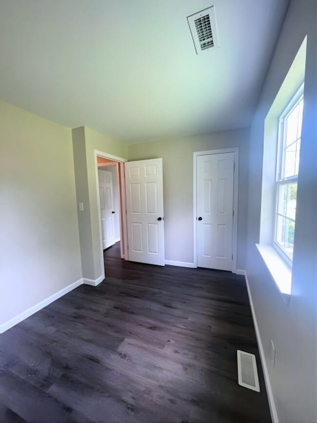 Building Photo - Modern & Spacious 3BR Home with Trendy Design Features and Large Yard!