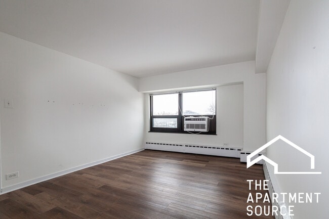 Building Photo - 3130 N Lake Shore Dr