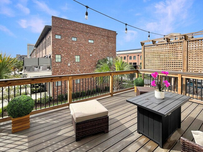 Building Photo - 401 Upper E Ave