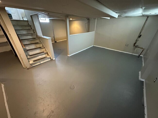 Building Photo - 20939 Beechwood Ave