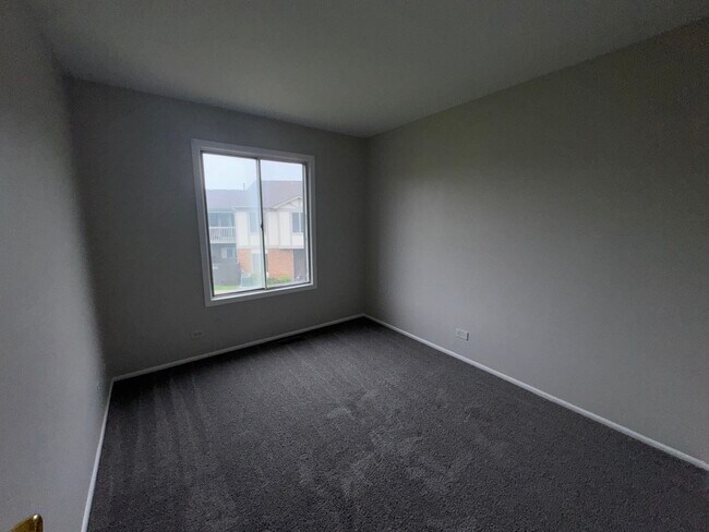 Building Photo - 10 Fernwood Dr