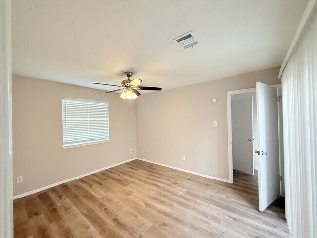 Building Photo - 6624 Westwick Dr