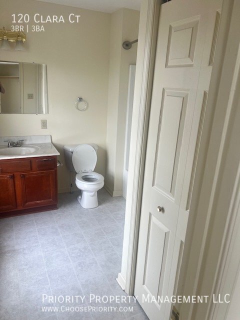 Building Photo - 120 Clara Ct