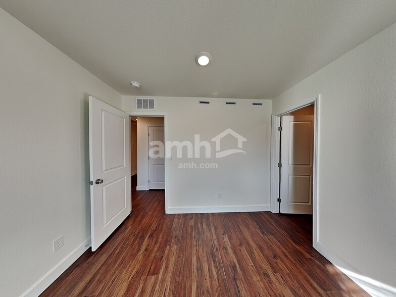 Building Photo - 8844 Carmine Cob Ave