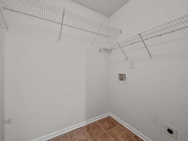 Building Photo - 305 Appaloosa Ct