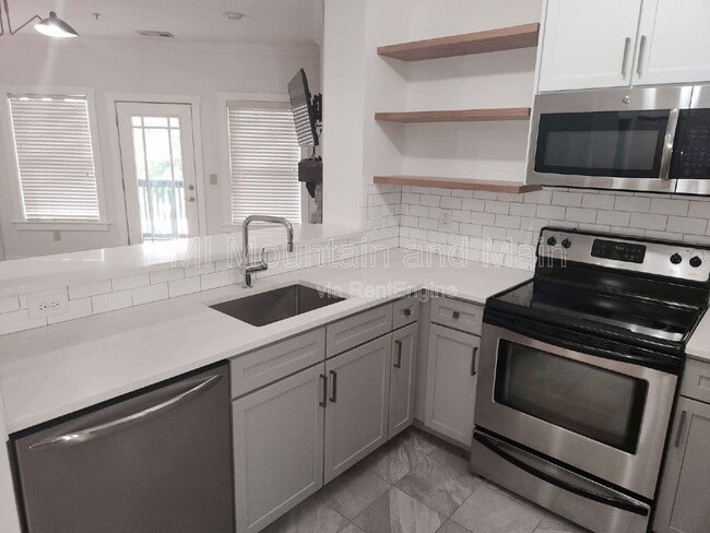 Building Photo - 9 Kenilworth Knolls