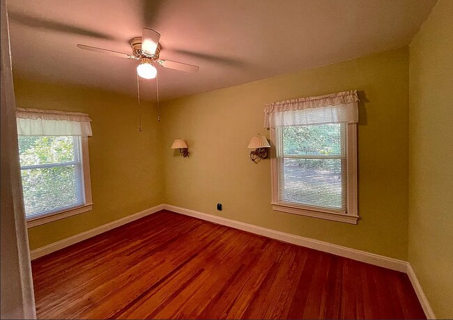 Building Photo - 803 S St Claire Dr