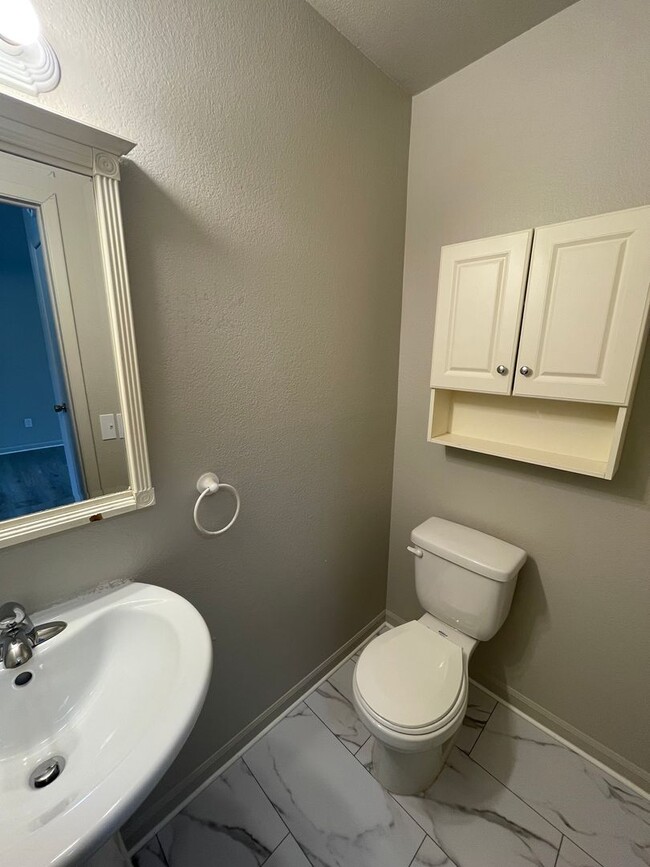 Building Photo - 607-609 Parker St