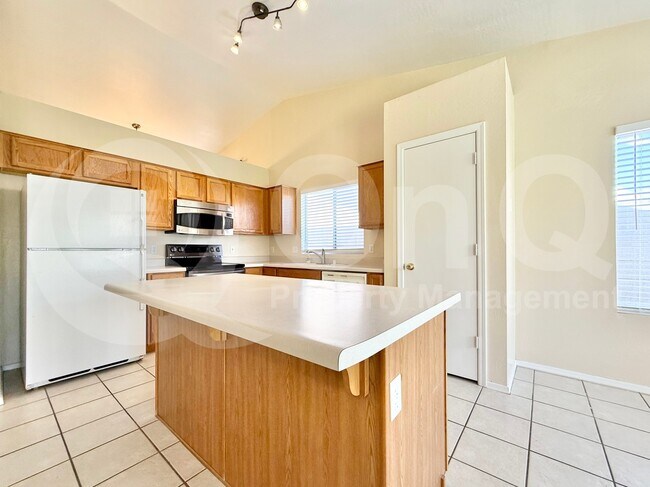 Building Photo - 2321 E Remington Pl
