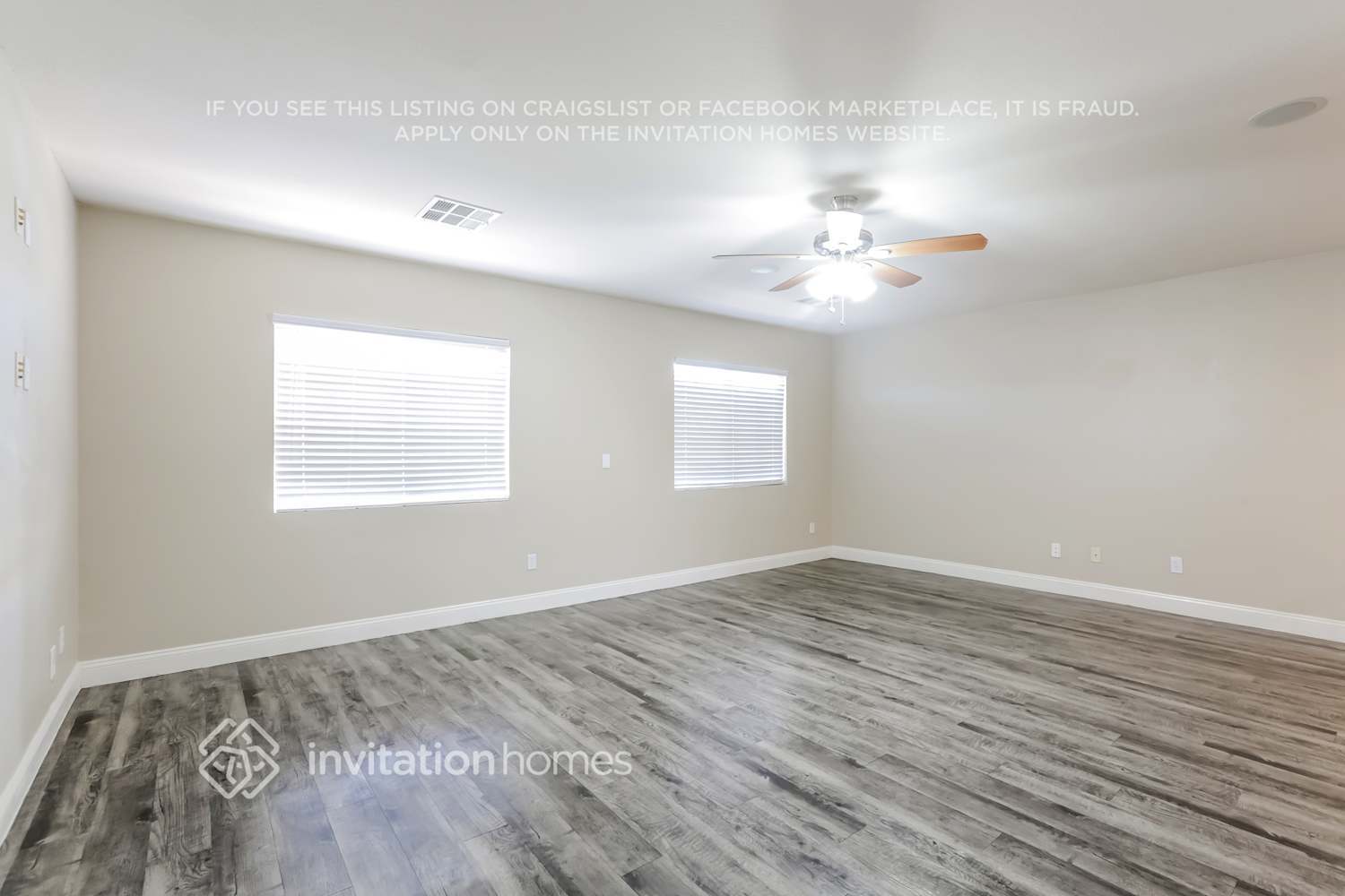 Building Photo - 10870 Fishers Island St