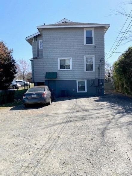 Building Photo - 823 Central Ave