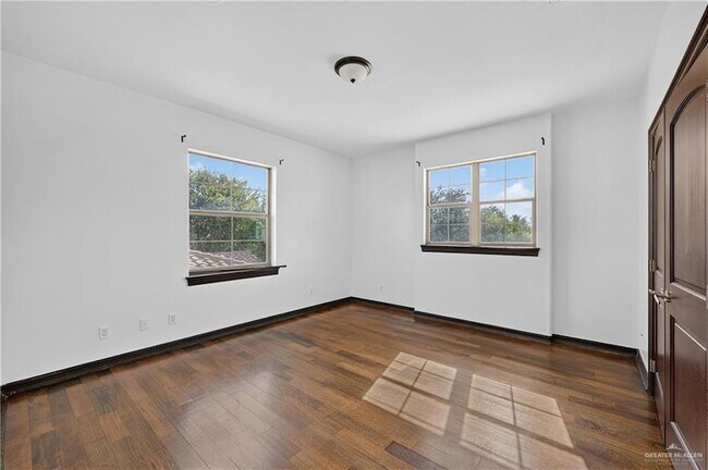 Building Photo - 3101 Santa Rita St