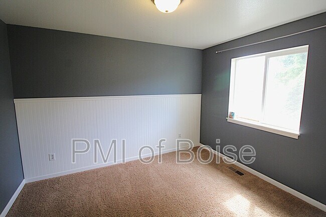 Building Photo - 1160 S Ruler Ave