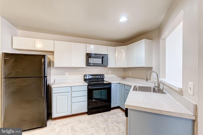 Building Photo - 9225 Cardinal Forest Ln
