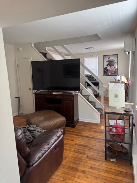 Building Photo - 123 Hemlock Aly