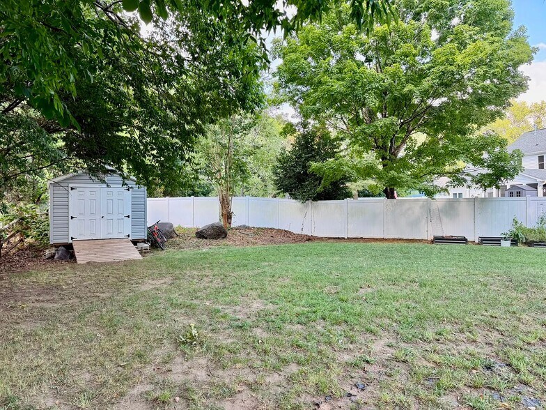 Building Photo - 6105 Old Corral St