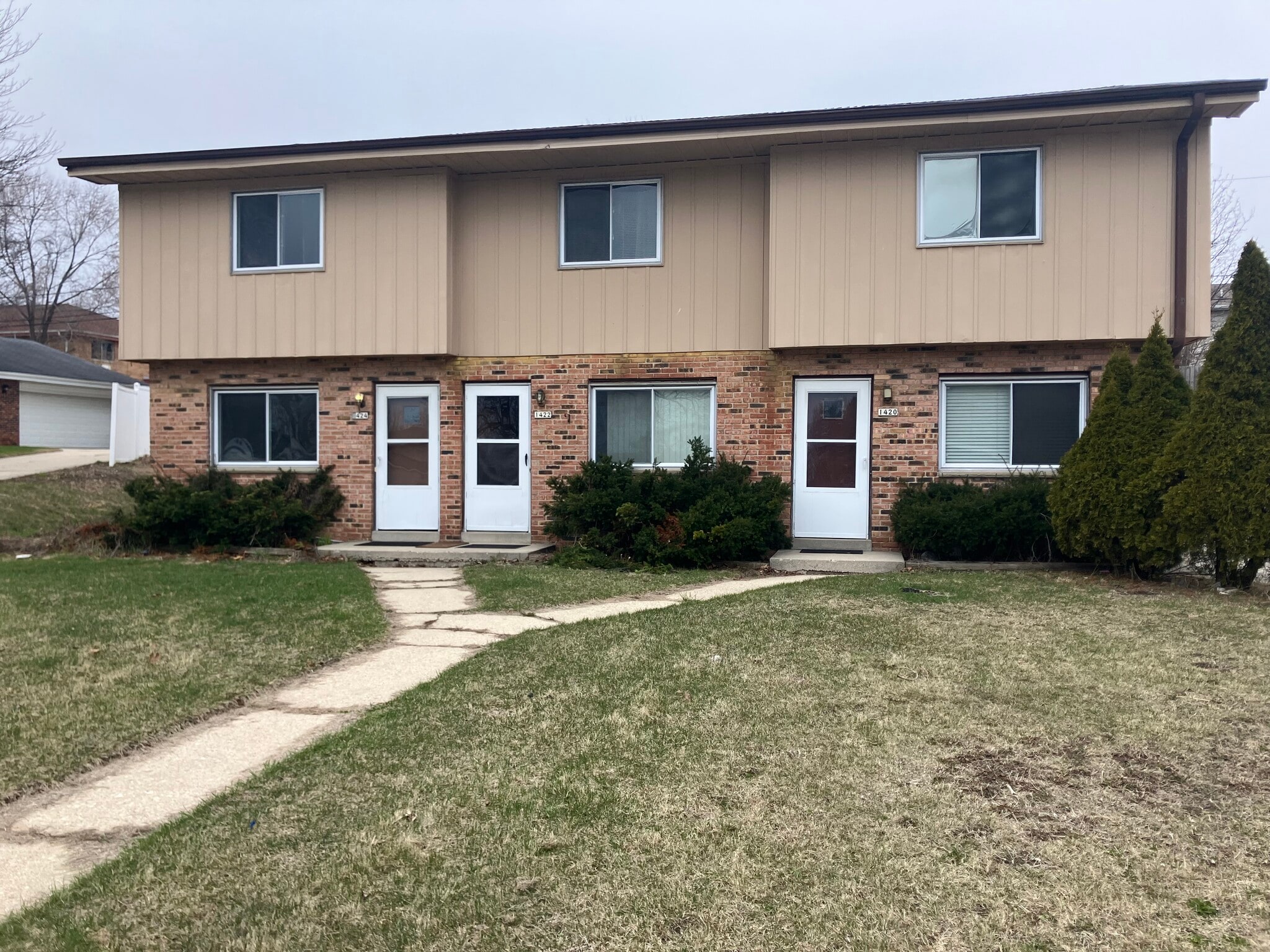 Front - 1422 Willow Ln