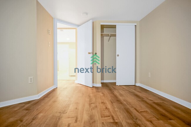 Building Photo - Charming 1-bedroom, 1-bathroom unit in Greenwood