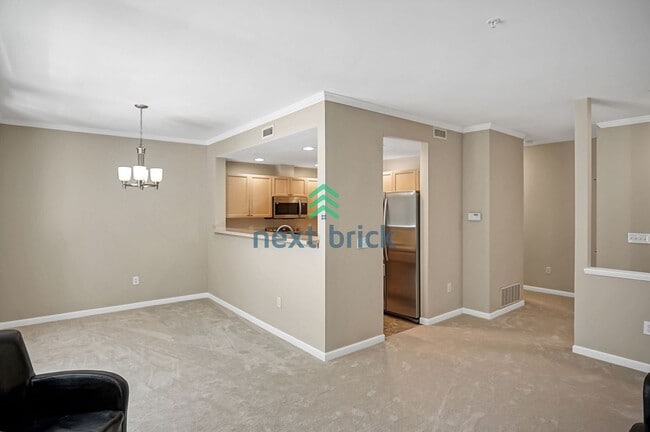 Building Photo - 1 Bed 1 Bath Condo for Rent in Sammamish!