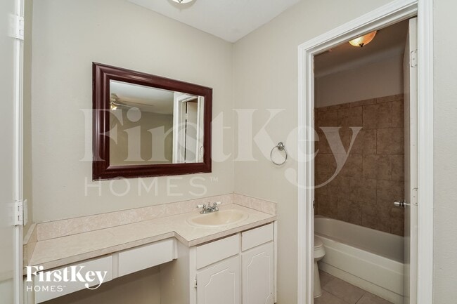 Building Photo - 6104 Skylark Ln