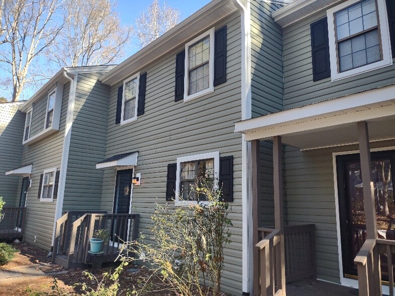 Primary Photo - 18 Willow Bridge Dr