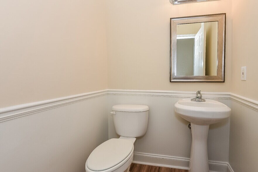 Building Photo - 110 Cessna Dr