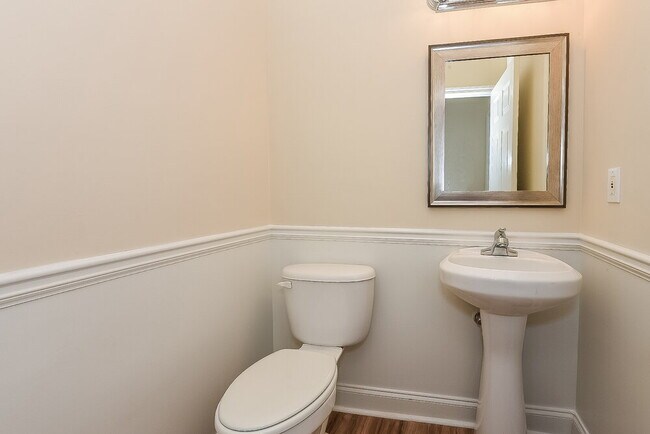 Building Photo - 110 Cessna Dr