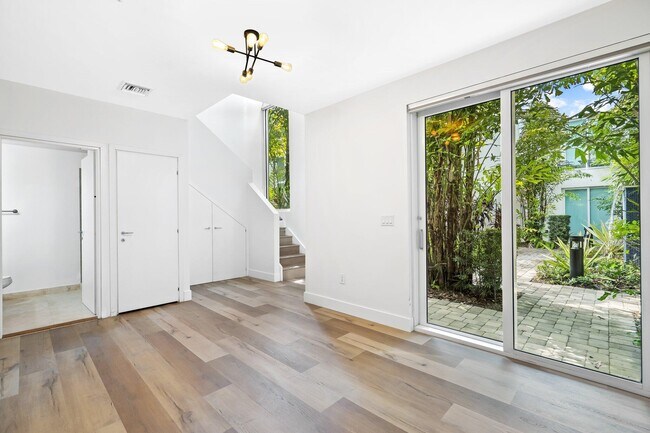 Building Photo - 775 NE 4th Ave