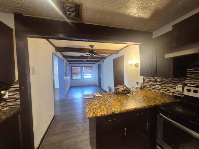 Building Photo - 2327 Polk St