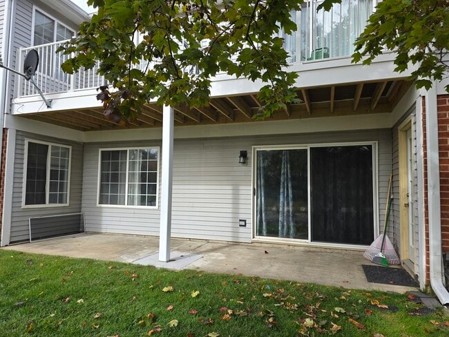 Building Photo - 1545 Thornfield Ln