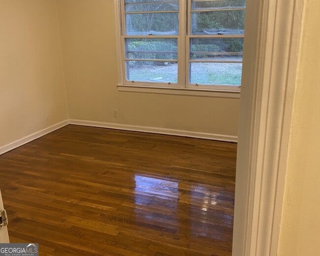 Building Photo - 374 E Monroe Ave