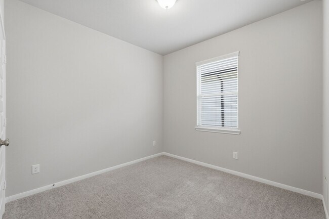 Building Photo - 10406 Milford Wds Ln