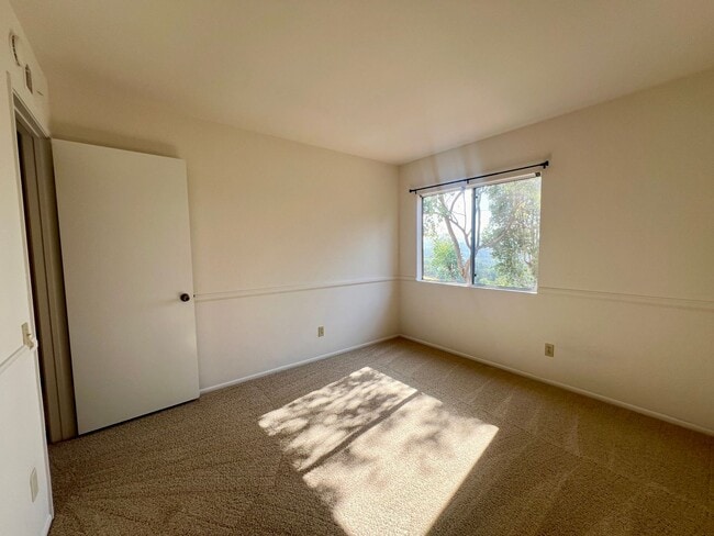 Building Photo - Spacious 4BD/2.5Bth Home in Rancho Penasqu...