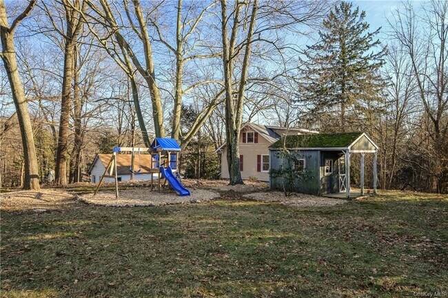 Building Photo - 64 Old Pascack Rd