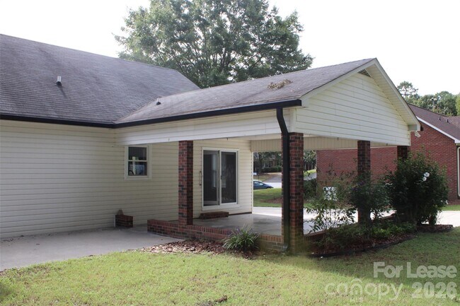 Building Photo - 2212 Crosswinds Ct