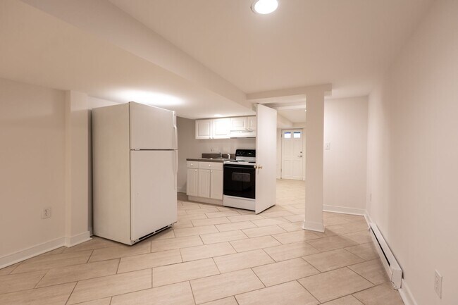Building Photo - Beautiful 4 BR/3.5 BA Townhome in Cathedra...