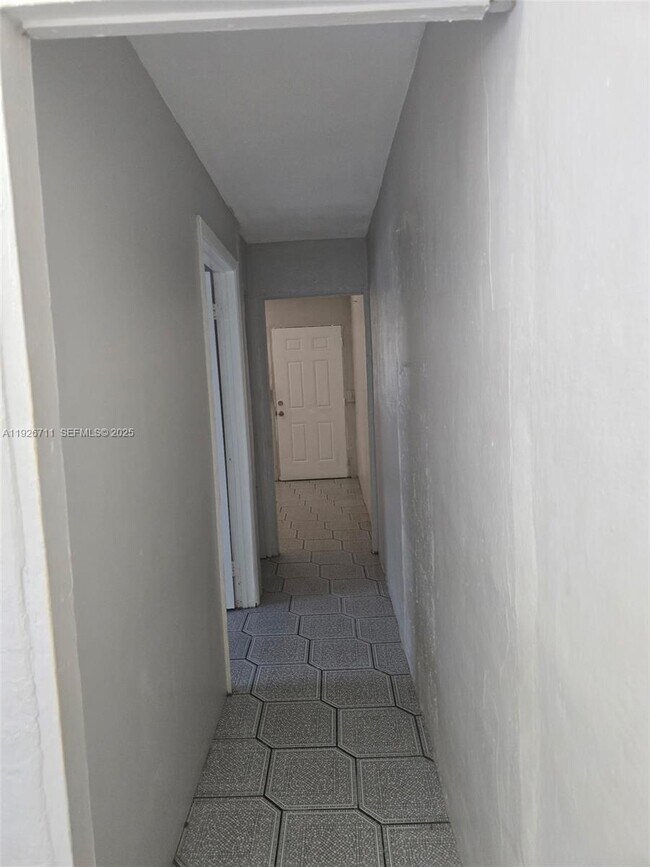 Building Photo - 914 NW 15th St