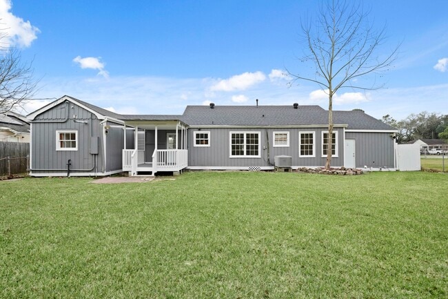 Building Photo - 904 Stubbs St