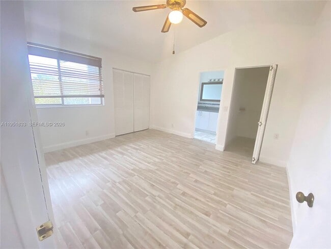 Building Photo - 654 Woodgate Cir