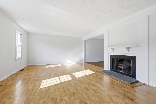 Building Photo - 146 Russet Ln