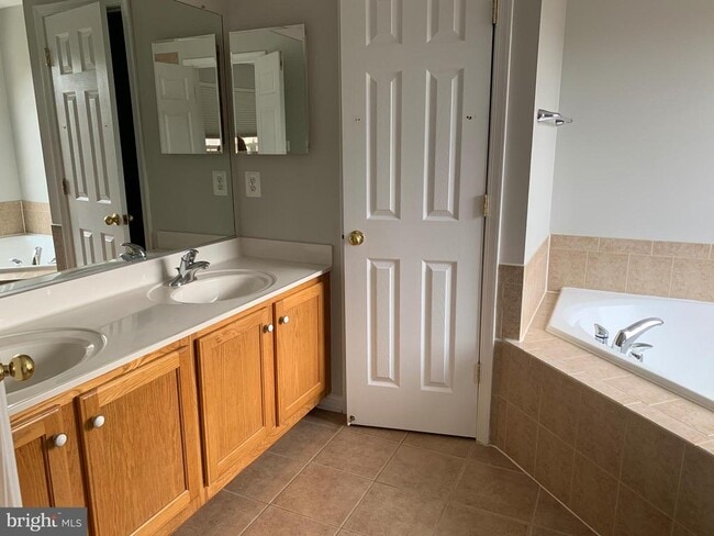 Building Photo - 6209 Toledo Pl