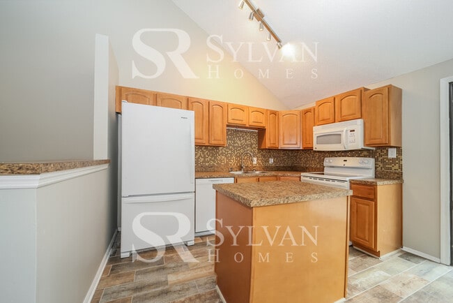 Building Photo - Feel right at home in this charming 3 bedr...