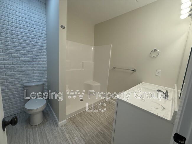 Building Photo - 129 Christian Ct