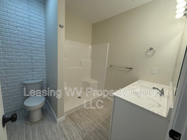 Building Photo - 163 Christian Ct