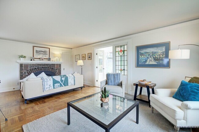 Building Photo - 3 bedroom 2.5 View Property Beach Access  ...